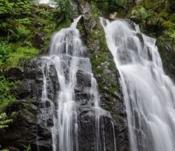 Au Clos de la Chaume campsite: Great Tendon Waterfall